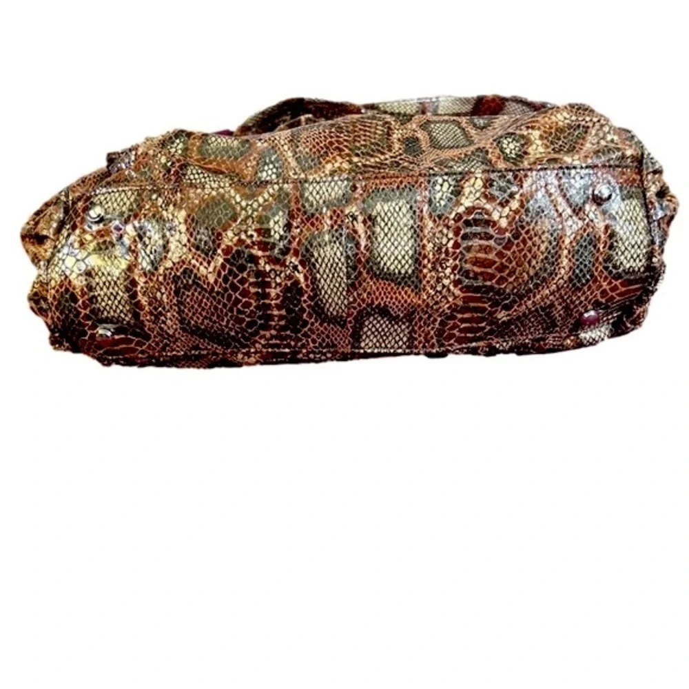 B. Makowsky shiny brown /black scale print leather crossbody purse /shoulder bag